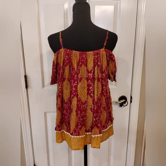 Xhilaration Cold Shoulder Top - Picture 2 of 6